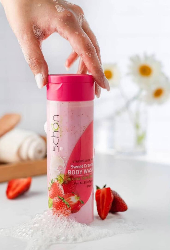 شامپو بدن کرمی شیر توت فرنگی